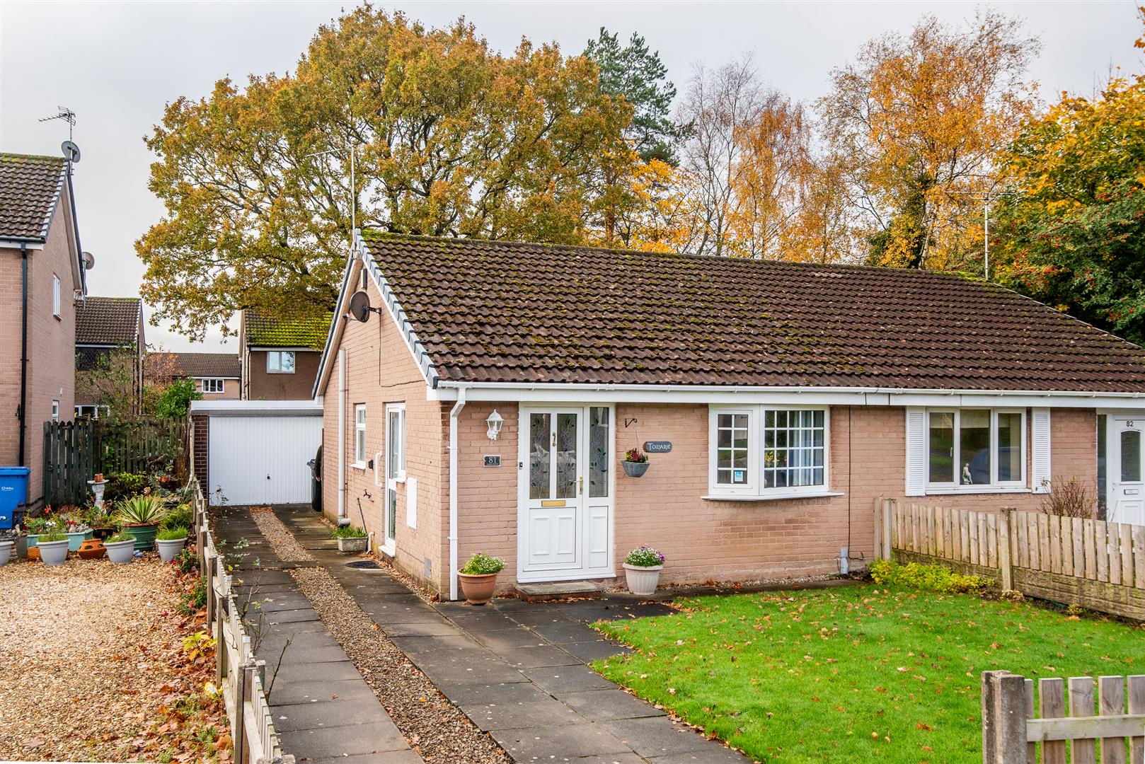 2 bed property in Oak Croft, Chorley